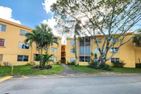 Condominio en venta en Deerfield Beach, Florida, 1 dormitorio, 64.57 m2 № 1098851 - foto 2