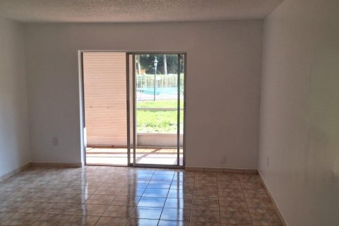 Condominio en venta en Deerfield Beach, Florida, 1 dormitorio, 64.57 m2 № 1098851 - foto 5