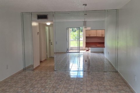 Condo in Deerfield Beach, Florida, 1 bedroom  № 1098851 - photo 11