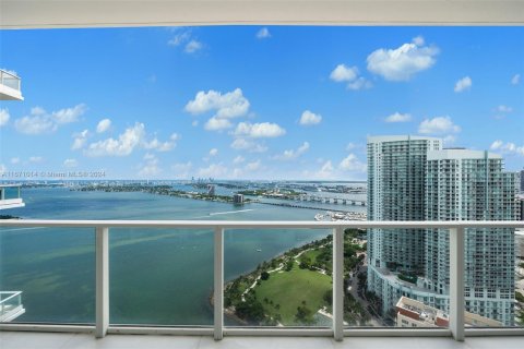 Condo in Miami, Florida, 3 bedrooms  № 1402862 - photo 1