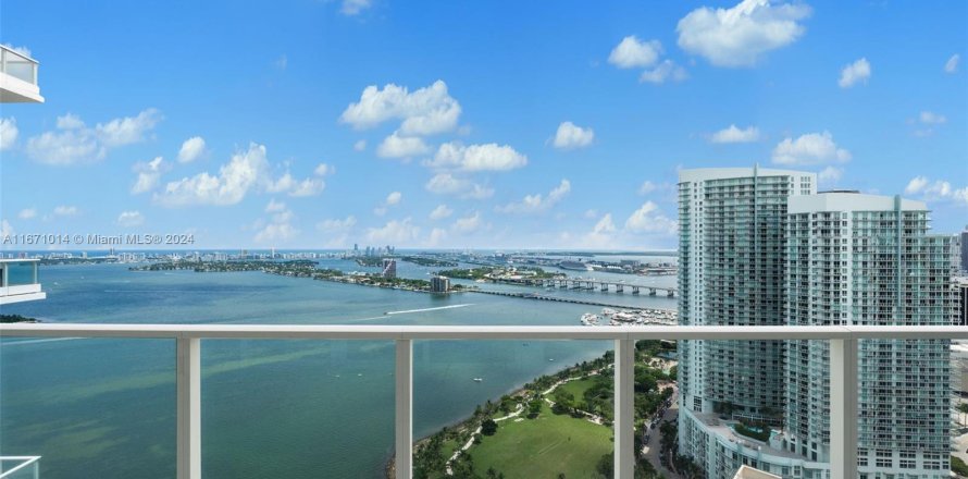 Condominio en Miami, Florida, 3 dormitorios  № 1402862