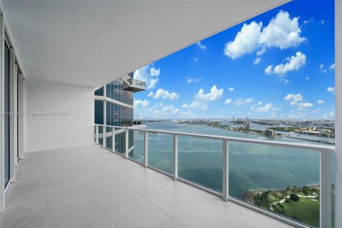 Condo in Miami, Florida, 3 bedrooms  № 1402862 - photo 27