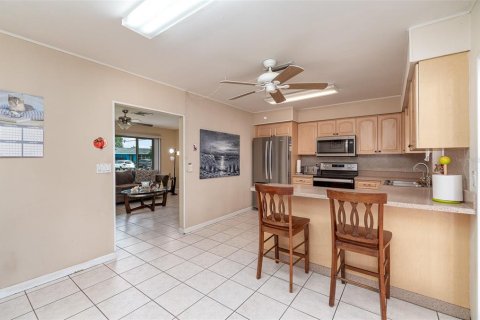 House in Fort Myers, Florida 3 bedrooms, 129.97 sq.m. № 1115393 - photo 9