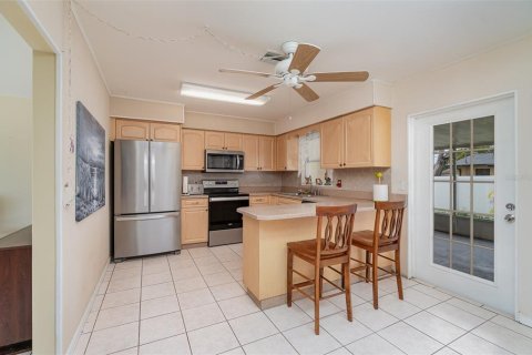 House in Fort Myers, Florida 3 bedrooms, 129.97 sq.m. № 1115393 - photo 8