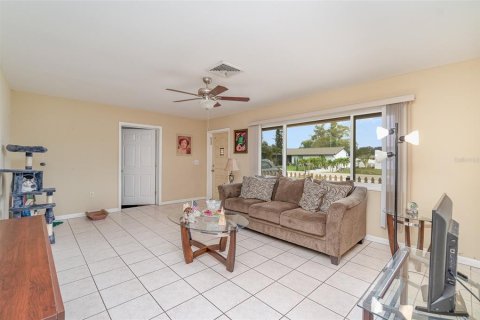 House in Fort Myers, Florida 3 bedrooms, 129.97 sq.m. № 1115393 - photo 3