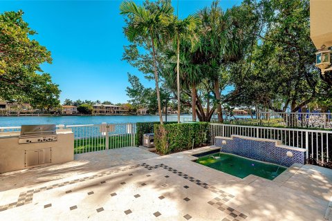 Adosado en venta en Aventura, Florida, 4 dormitorios, 297.29 m2 № 1078941 - foto 1