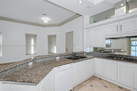 Townhouse in Aventura, Florida 4 bedrooms, 297.29 sq.m. № 1078941 - photo 12