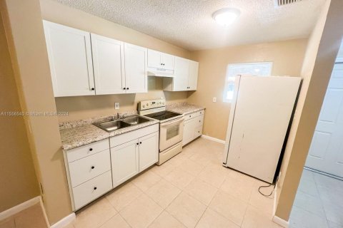 Купить коммерческую недвижимость в Норт-Лодердейл, Флорида № 1078938 - фото 22
