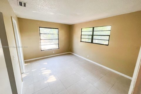Immobilier commercial à vendre à North Lauderdale, Floride № 1078938 - photo 27