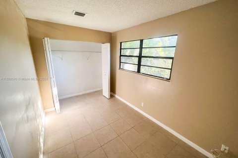 Купить коммерческую недвижимость в Норт-Лодердейл, Флорида № 1078938 - фото 15