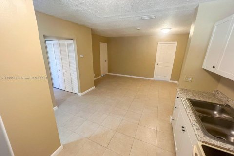 Купить коммерческую недвижимость в Норт-Лодердейл, Флорида № 1078938 - фото 21