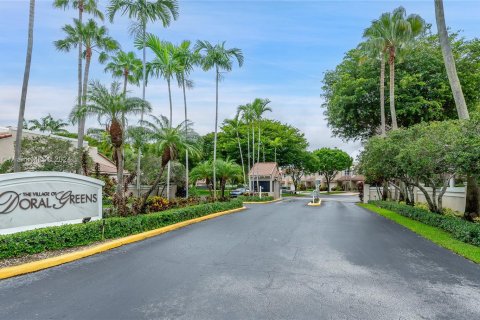 Touwnhouse à vendre à Doral, Floride: 3 chambres, 176.33 m2 № 1235281 - photo 1