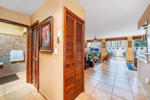 Touwnhouse à vendre à Doral, Floride: 3 chambres, 176.33 m2 № 1235281 - photo 4