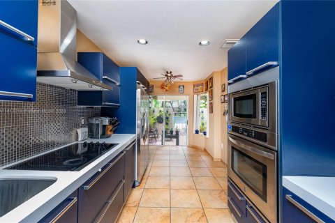 Adosado en venta en Doral, Florida, 3 dormitorios, 176.33 m2 № 1235281 - foto 11