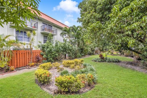 Condo in Oakland Park, Florida, 2 bedrooms  № 1401421 - photo 22