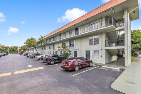 Condo in Oakland Park, Florida, 2 bedrooms  № 1401421 - photo 23