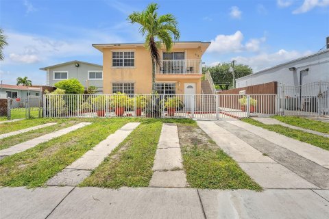 Propiedad comercial en venta en Hialeah, Florida, 272.76 m2 № 1171573 - foto 2