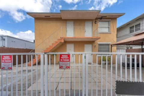 Propiedad comercial en venta en Hialeah, Florida, 272.76 m2 № 1171573 - foto 12