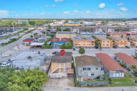 Propiedad comercial en venta en Hialeah, Florida, 272.76 m2 № 1171573 - foto 18