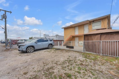 Immobilier commercial à vendre à Hialeah, Floride: 272.76 m2 № 1171573 - photo 13