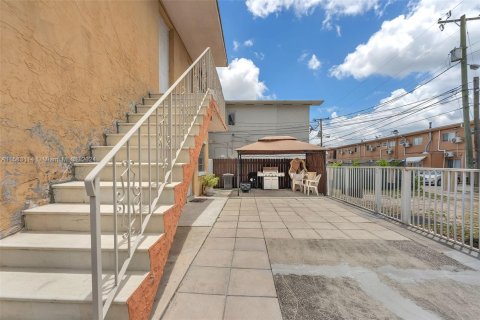 Immobilier commercial à vendre à Hialeah, Floride: 272.76 m2 № 1171573 - photo 10