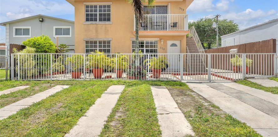 Immobilier commercial à Hialeah, Floride 272.76 m2 № 1171573