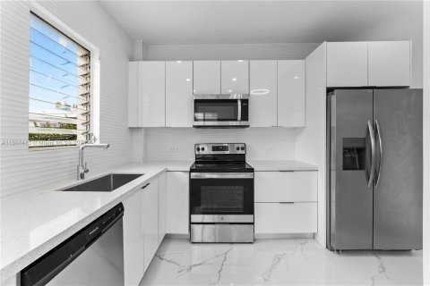 Condo in Miami Beach, Florida, 1 bedroom  № 958567 - photo 6