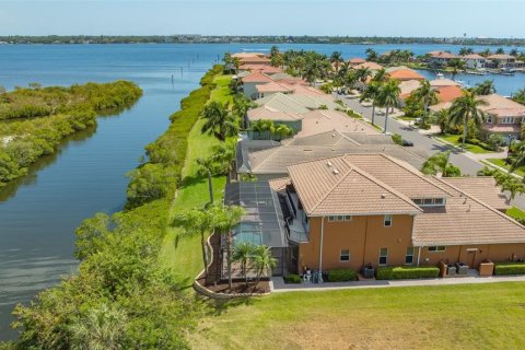 Villa ou maison à vendre à Palmetto, Floride: 4 chambres, 431.62 m2 № 1386511 - photo 1