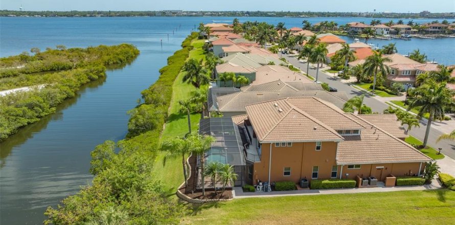 Villa ou maison à Palmetto, Floride 4 chambres, 431.62 m2 № 1386511