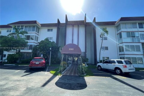 Condominio en venta en Lauderhill, Florida, 1 dormitorio, 86.21 m2 № 1281734 - foto 2