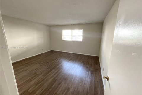 Condo in Lauderhill, Florida, 1 bedroom  № 1281734 - photo 25