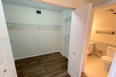 Condo in Lauderhill, Florida, 1 bedroom  № 1281734 - photo 14