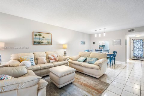 Condo in Delray Beach, Florida, 2 bedrooms  № 1409199 - photo 1