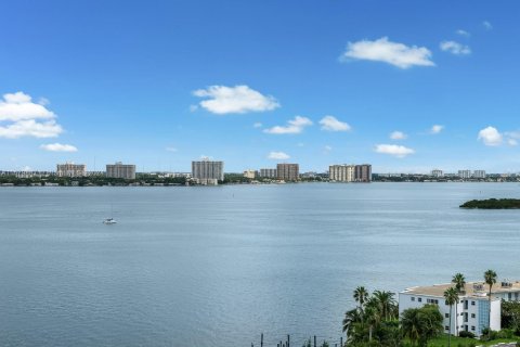 Condominio en venta en North Bay Village, Florida, 3 dormitorios, 126.16 m2 № 1409204 - foto 28