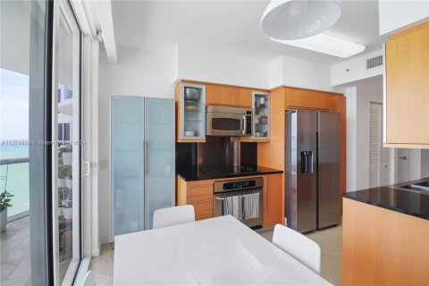 Condo in Miami Beach, Florida, 2 bedrooms  № 1409203 - photo 21