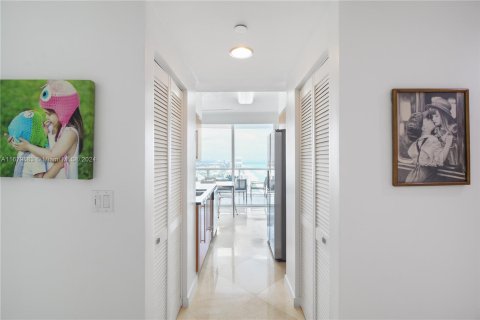 Condo in Miami Beach, Florida, 2 bedrooms  № 1409203 - photo 20