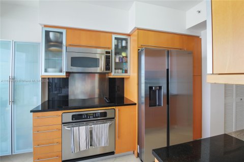 Condo in Miami Beach, Florida, 2 bedrooms  № 1409203 - photo 23