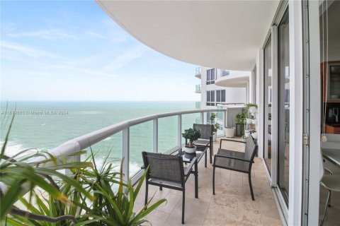 Condo in Miami Beach, Florida, 2 bedrooms  № 1409203 - photo 11