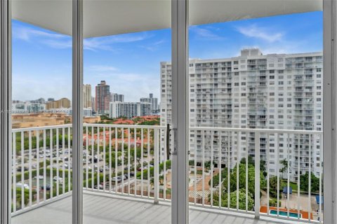 Condo in Aventura, Florida, 2 bedrooms  № 1271150 - photo 17