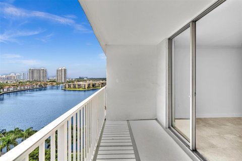 Condo in Aventura, Florida, 2 bedrooms  № 1271150 - photo 15