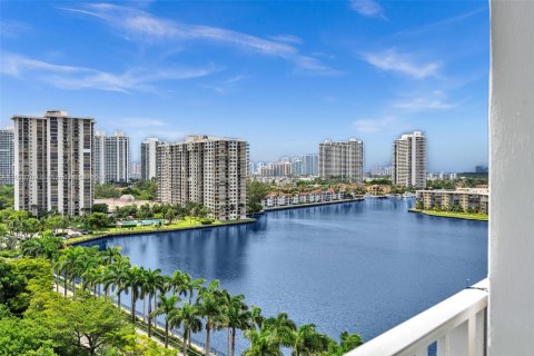 Condo in Aventura, Florida, 2 bedrooms  № 1271150 - photo 13