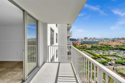 Copropriété à vendre à Aventura, Floride: 2 chambres, 113.34 m2 № 1271150 - photo 11