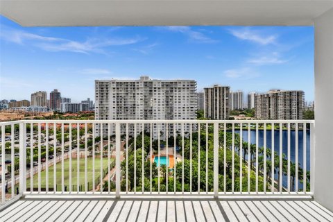 Condo in Aventura, Florida, 2 bedrooms  № 1271150 - photo 16