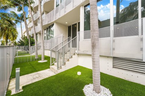 Condo in Miami Beach, Florida, 1 bedroom  № 1271156 - photo 20