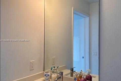 Condo in Miami, Florida, 1 bedroom  № 1351870 - photo 18