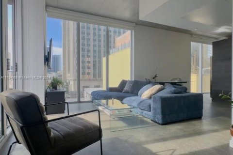 Condominio en alquiler en Miami, Florida, 1 dormitorio, 56.39 m2 № 1351870 - foto 1