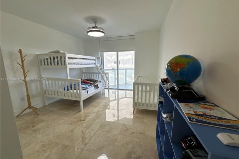 Condominio en venta en Surfside, Florida, 2 dormitorios, 161.65 m2 № 951619 - foto 15