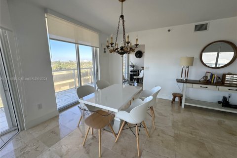 Condominio en venta en Surfside, Florida, 2 dormitorios, 161.65 m2 № 951619 - foto 29