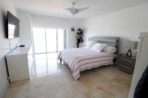 Condominio en venta en Surfside, Florida, 2 dormitorios, 161.65 m2 № 951619 - foto 12
