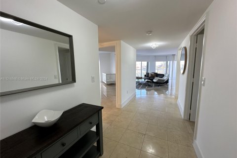 Condominio en venta en Surfside, Florida, 2 dormitorios, 161.65 m2 № 951619 - foto 5
